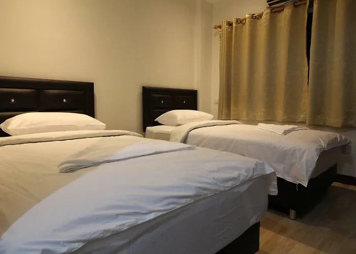 Chaiwat Ostello Bangkok